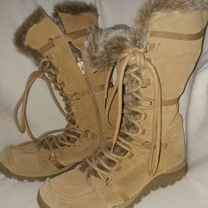 Women's Skechers snow boots Grand jams 9.5